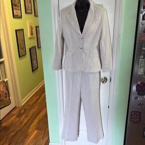 Larry Levine Suits Tan & White Striped Suit Set 98% Cotton Workwear Smart Size 4